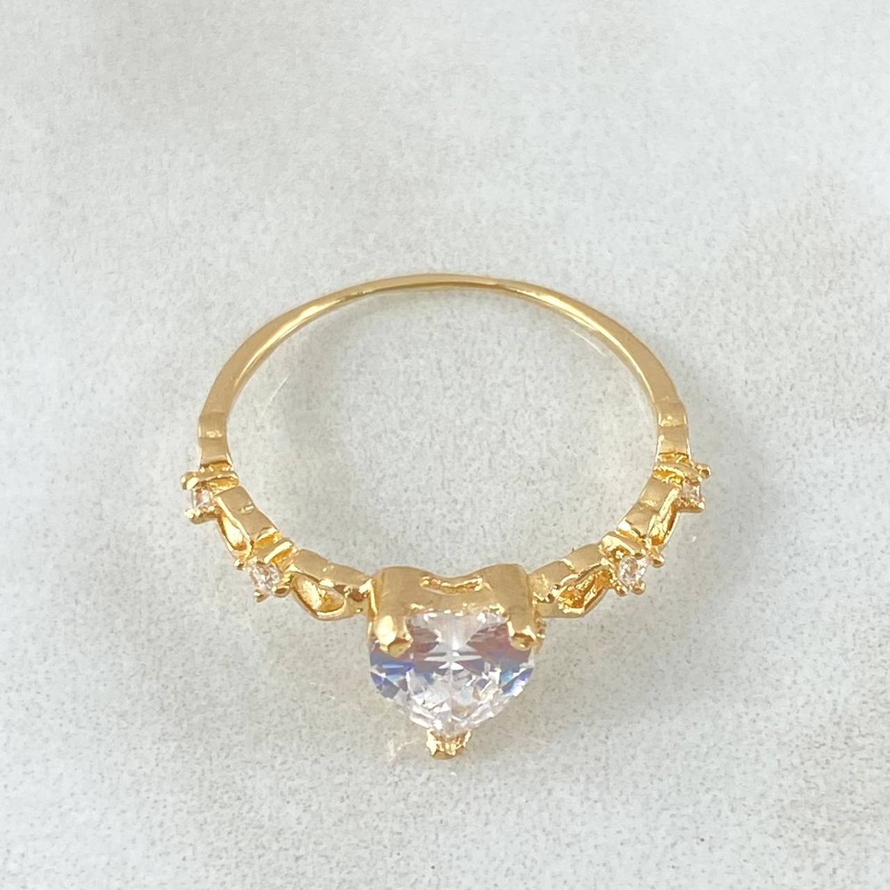 Anillo Solitario Corazones 1.4gr / T6 / Oro 18K ©