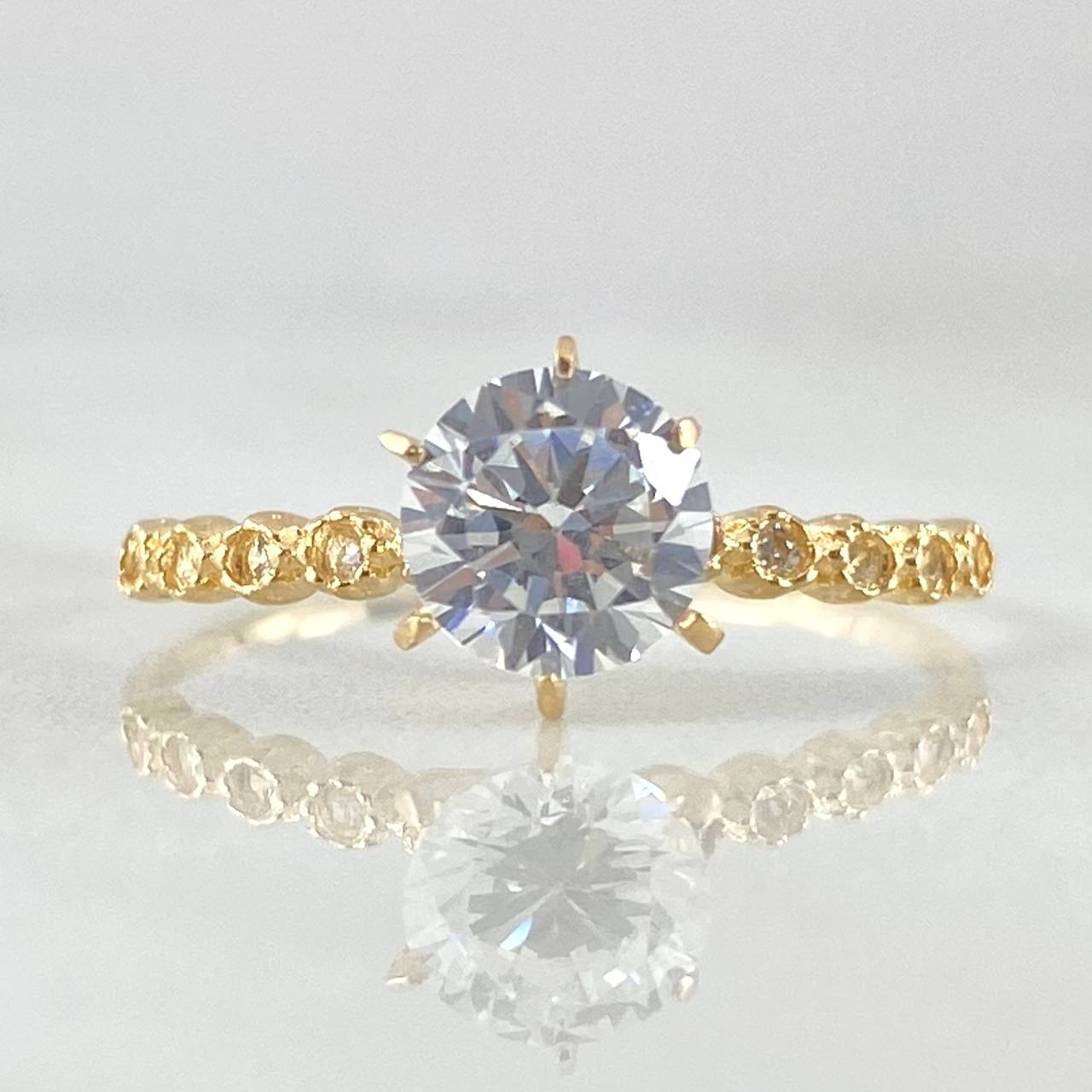 Anillo Solitario Ojos Burbujeantes 1.35gr / T6 / Oro 18K ©