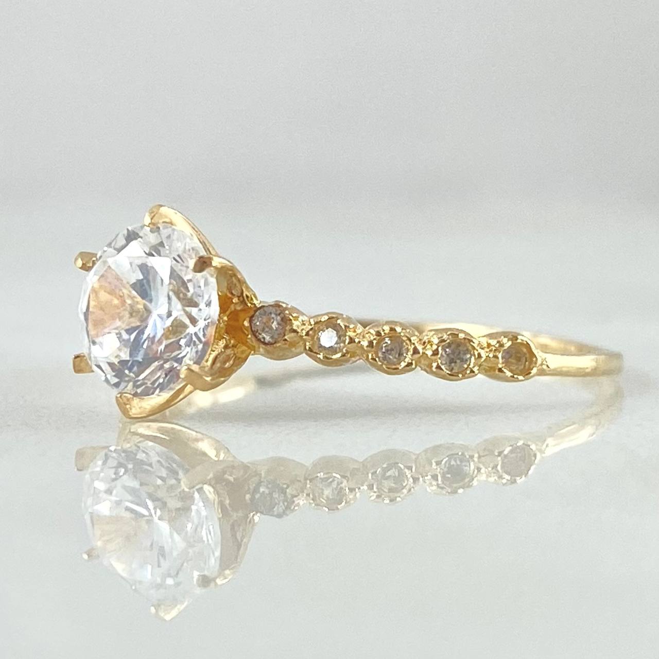 Anillo Solitario Ojos Burbujeantes 1.35gr / T7 / Oro 18K ©