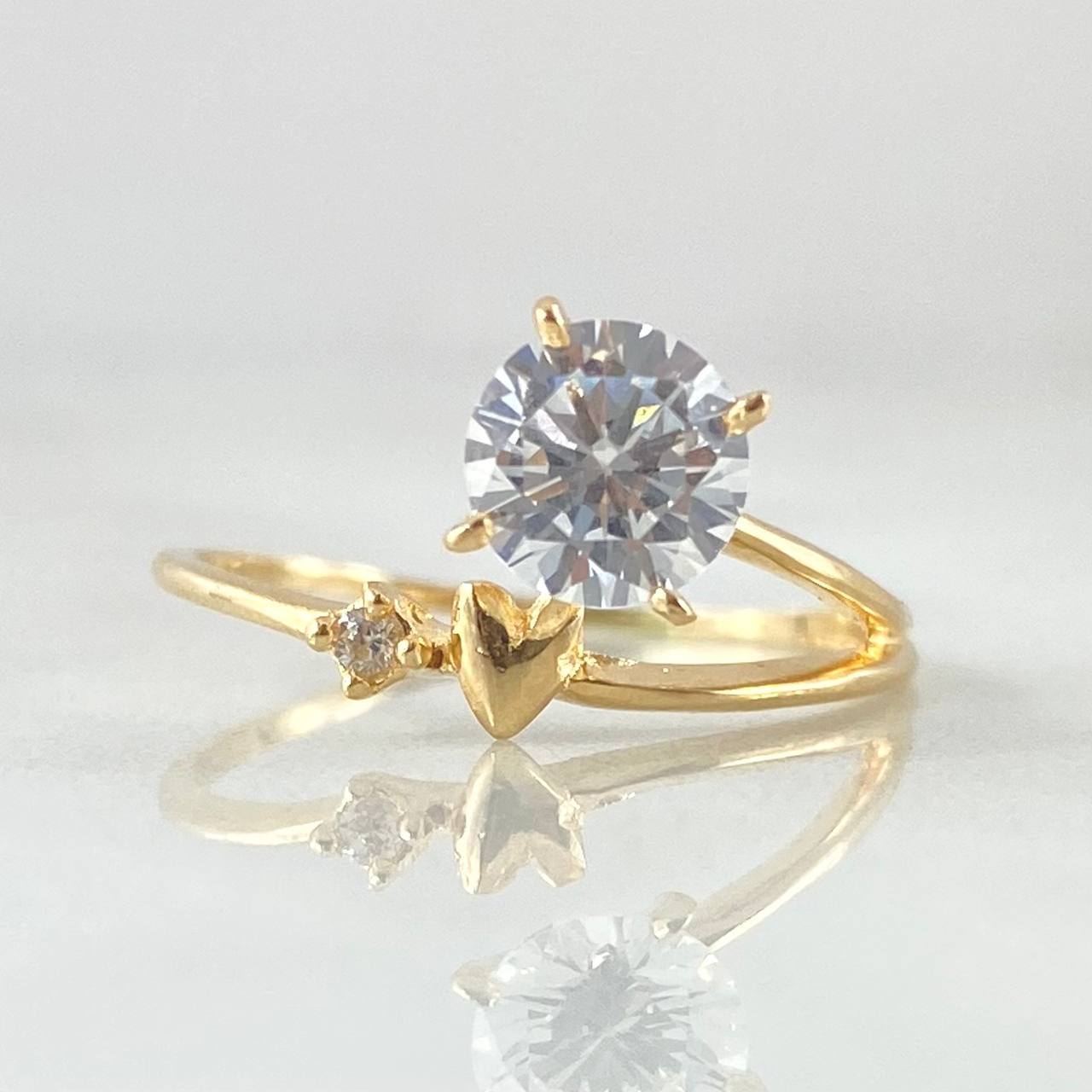 Anillo Solitario Corazon Alelo 1.55gr / T6 / Oro 18K ©