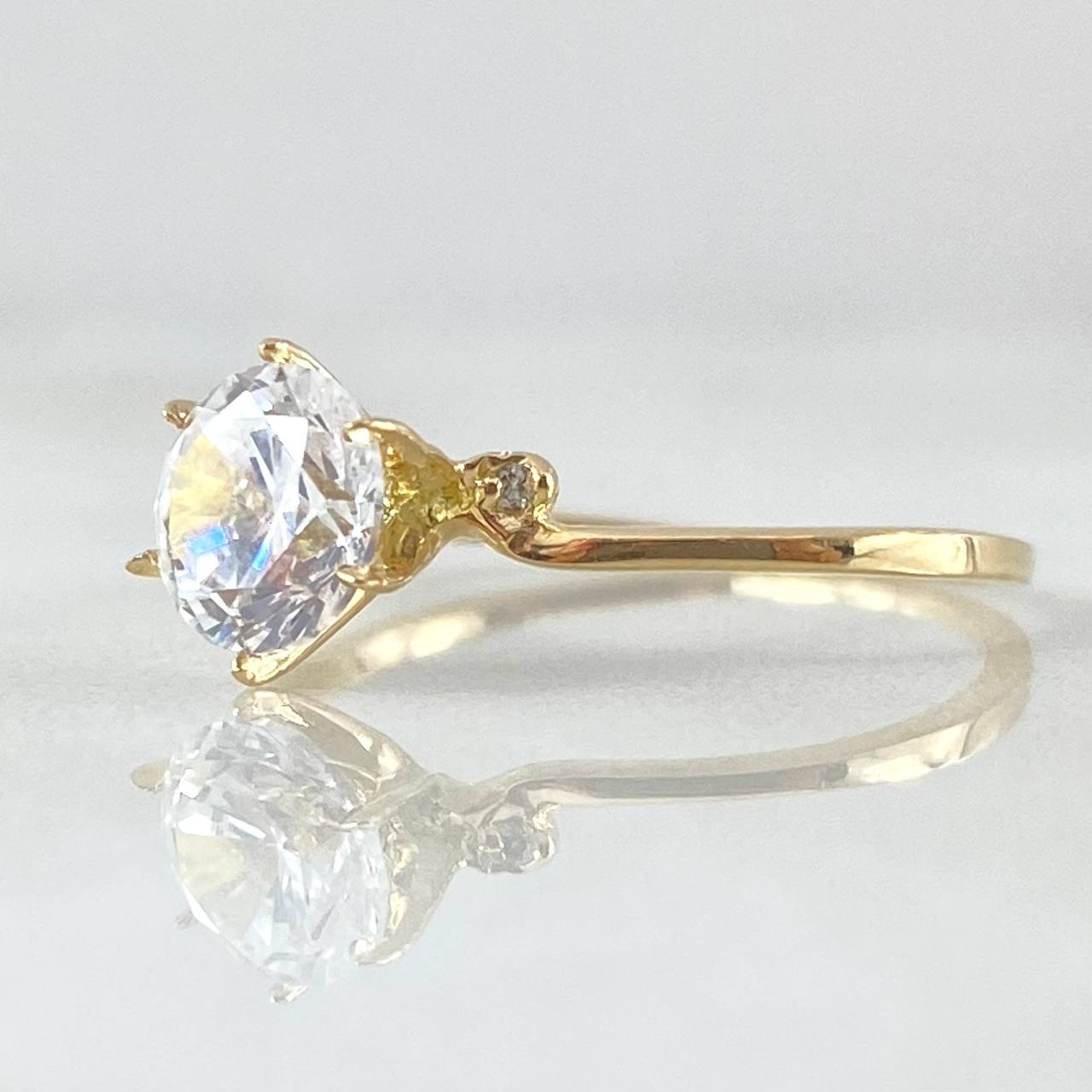 Anillo Solitario Chispa Individual 1.35gr / T5 1/2 / Oro 18K ©