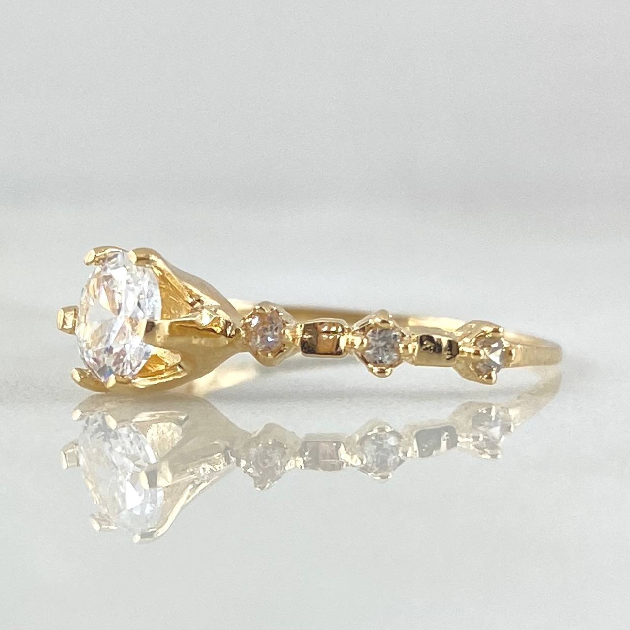Anillo Solitario Rombos 1.55gr / T5 3/4 / Oro 18K ©
