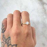 Anillo Solitario Carril Fijo 1.5gr / T6 1/2 / Oro 18K ©
