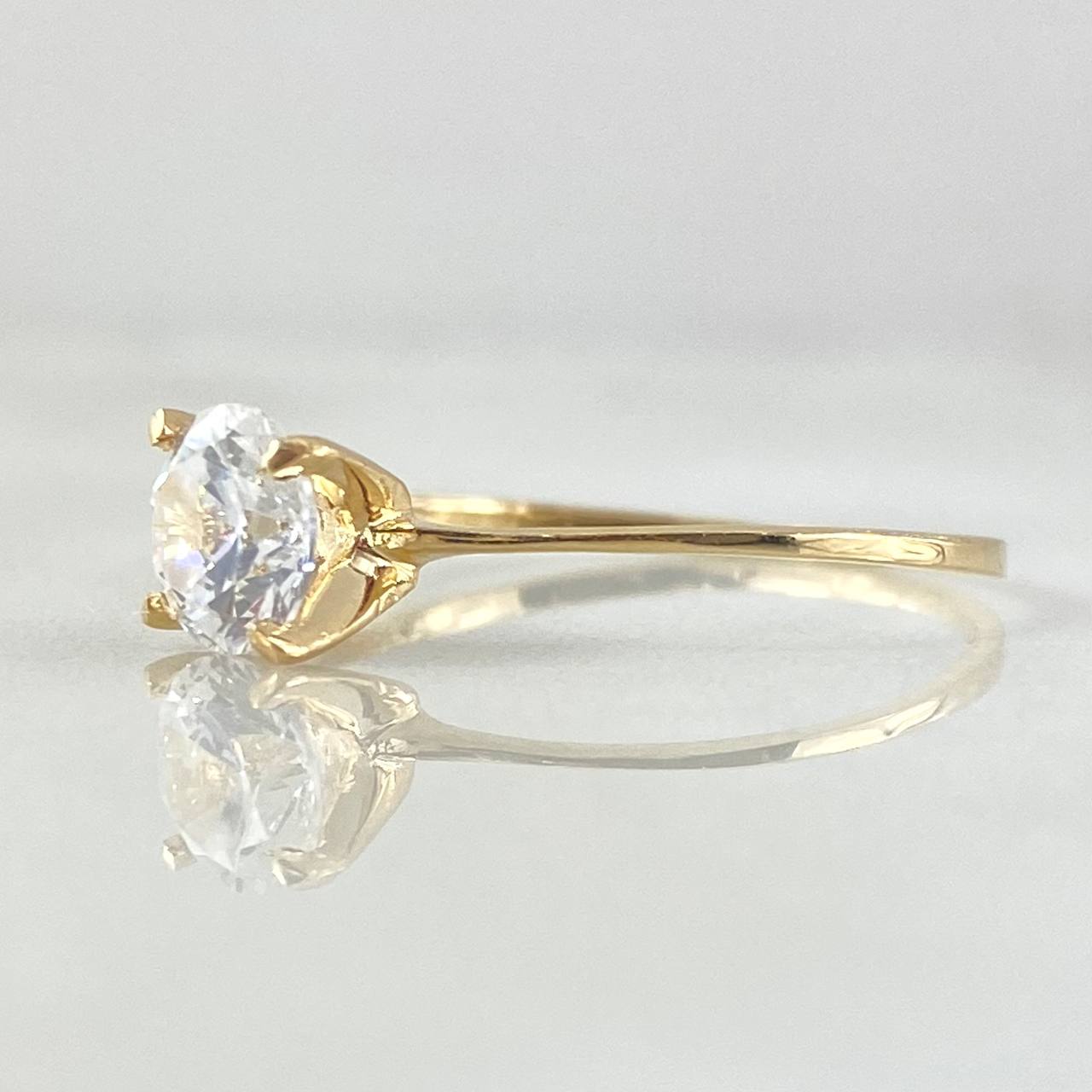 Anillo Solitario 1.35gr / T7 / Oro 18K ©