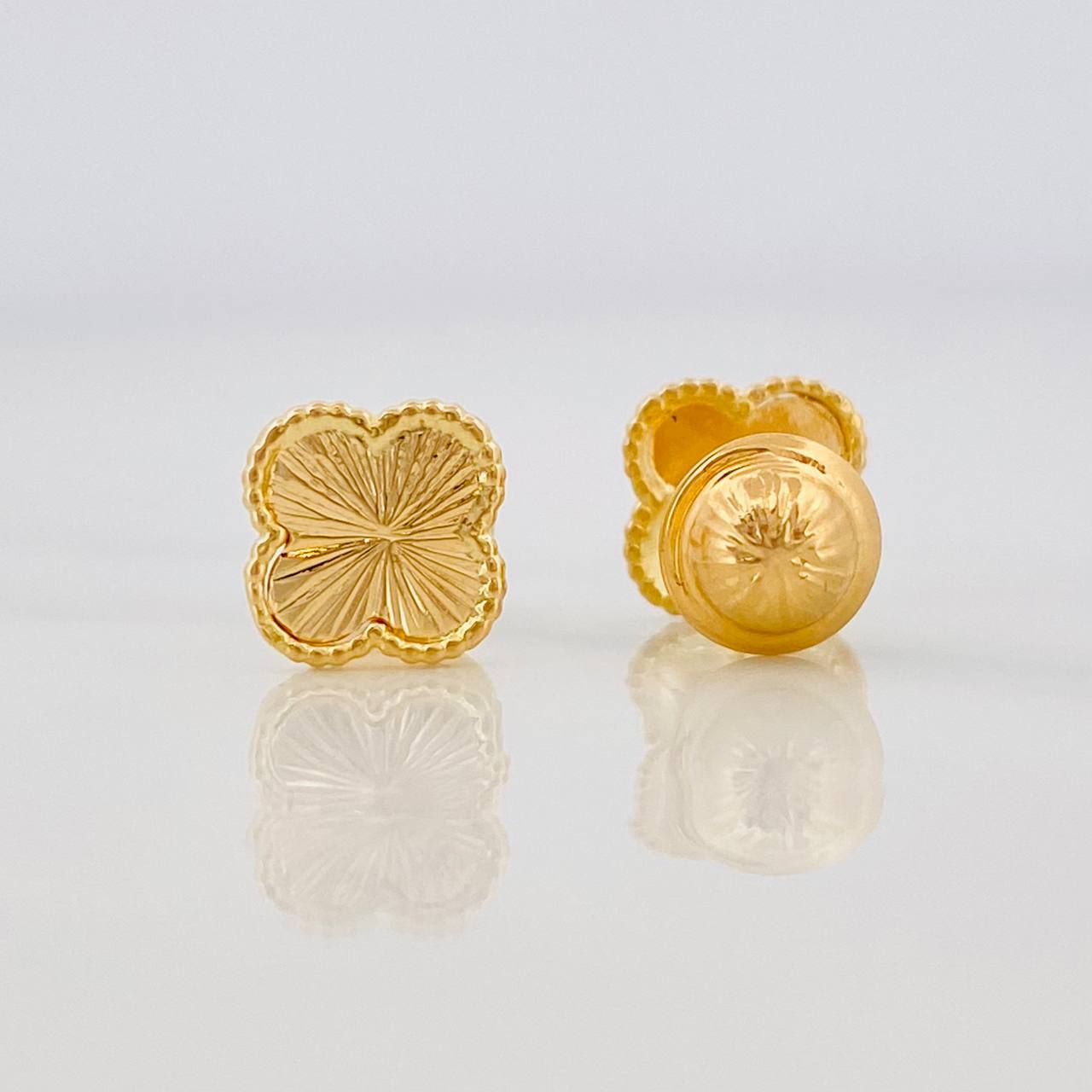 Topos Trebol Diamantado 0.95g / 6.6mm Oro Amarillo 18K