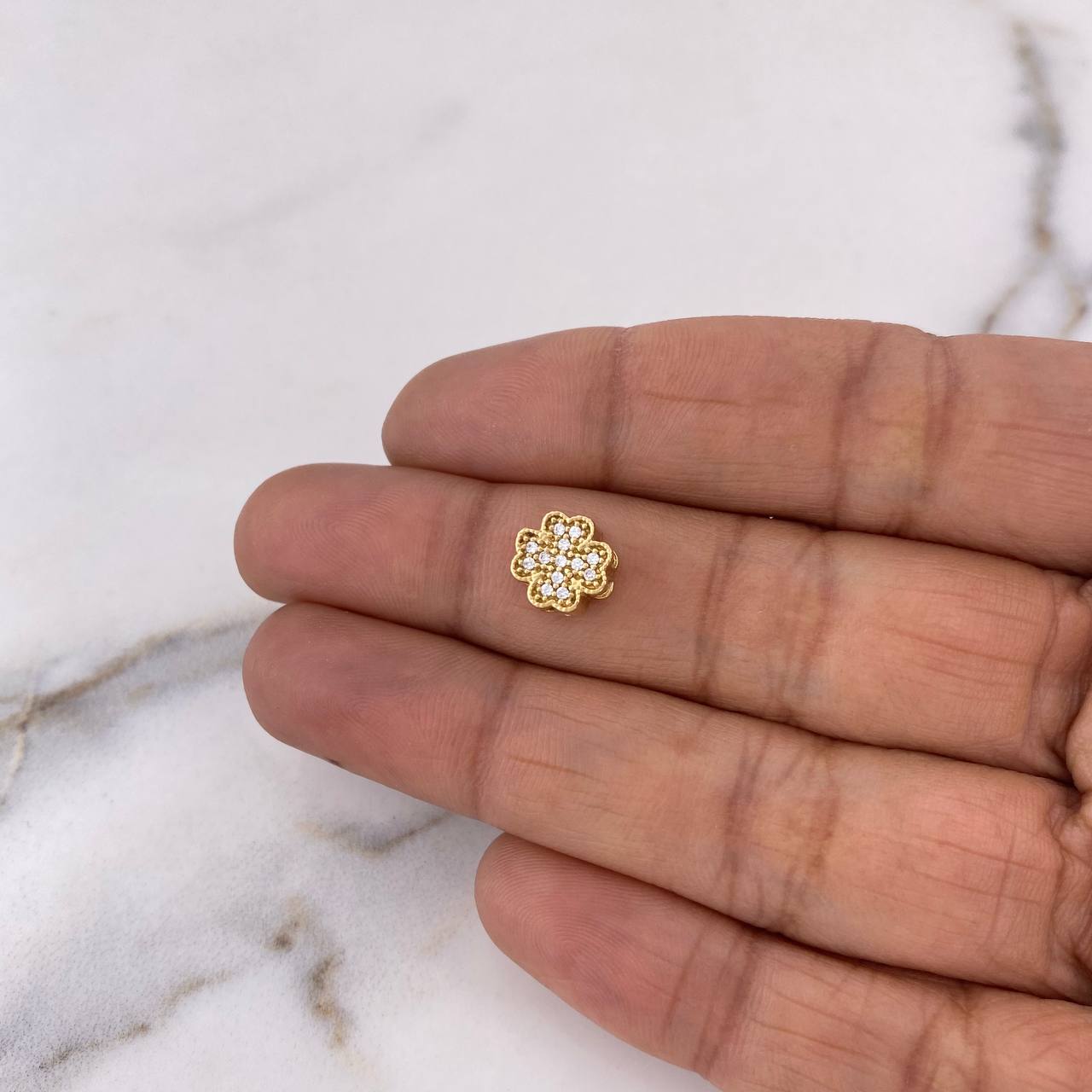 Herraje Trebol  1.05gr / 8mm Circones Blancos Oro Amarillo 18K $