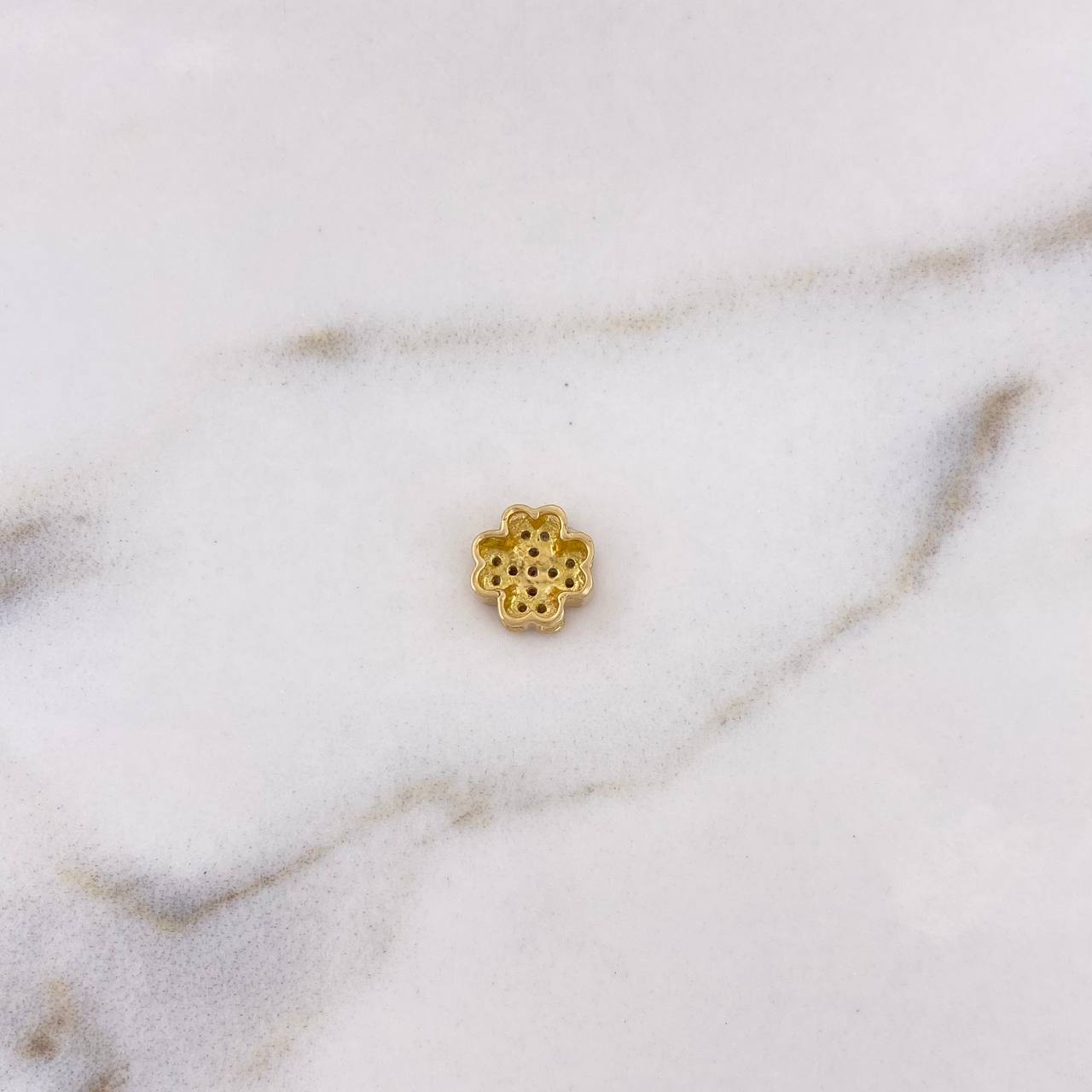 Herraje Trebol  1.05gr / 8mm Circones Blancos Oro Amarillo 18K $