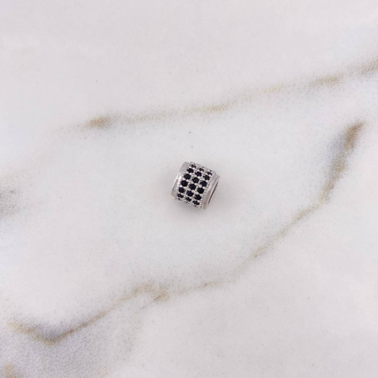 Herraje Cilindro 1.2gr / 6mm Circones Negros Oro Blanco 18K $