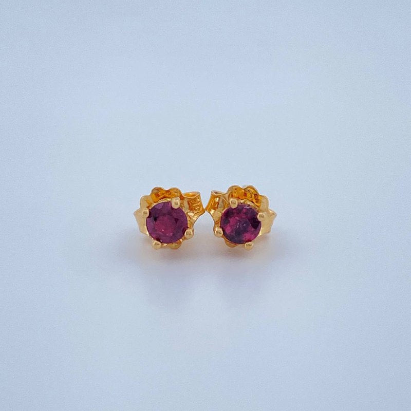 Topos Cuatro Garras Ruby 0.9gr / Oro Amarillo 18K %