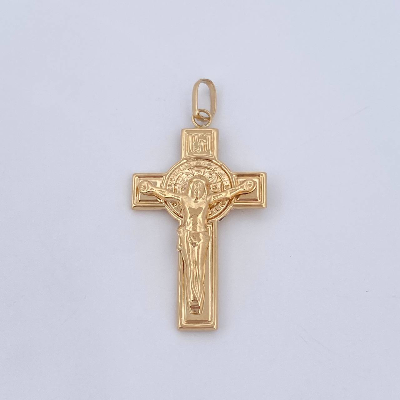Dije Cruz Cristo San Benito 2.75gr / 4.2cm / Oro 18K $