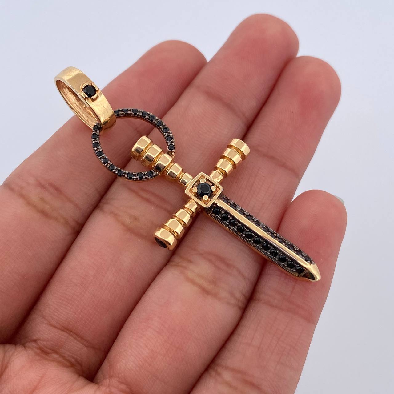 Dije Cruz Espada 7.15gr / 5.2cm / Oro 18K $