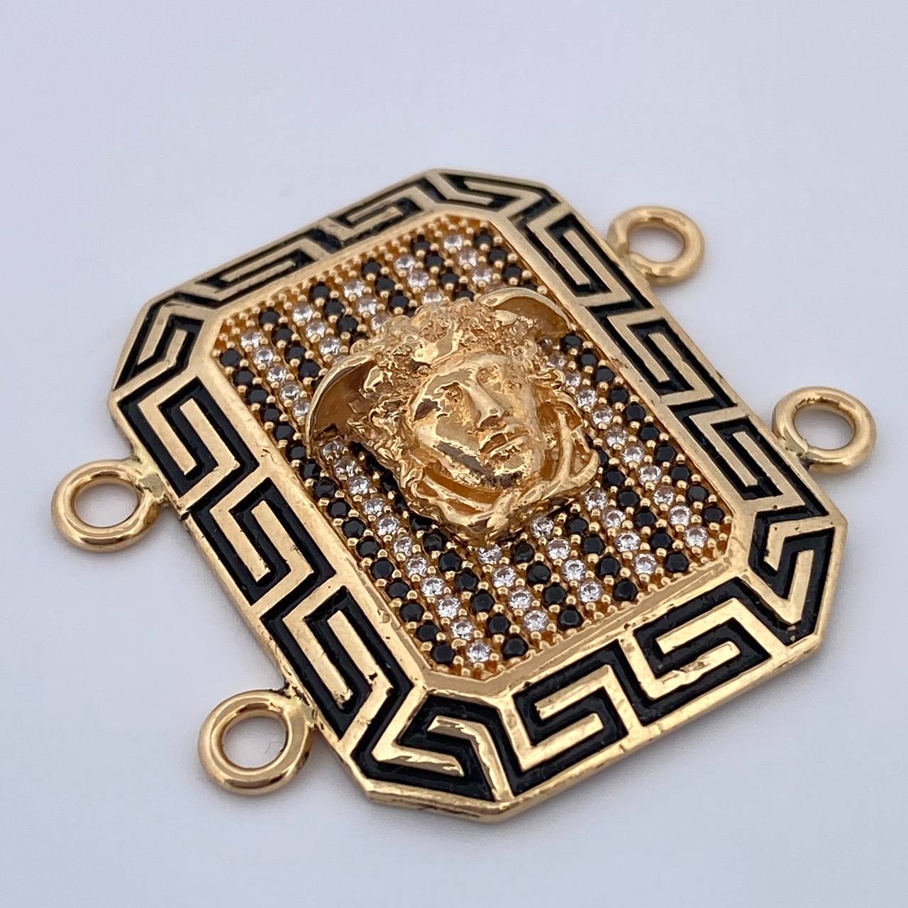 Herraje Medusa 9.1gr / 3.1cm / Oro 18K $