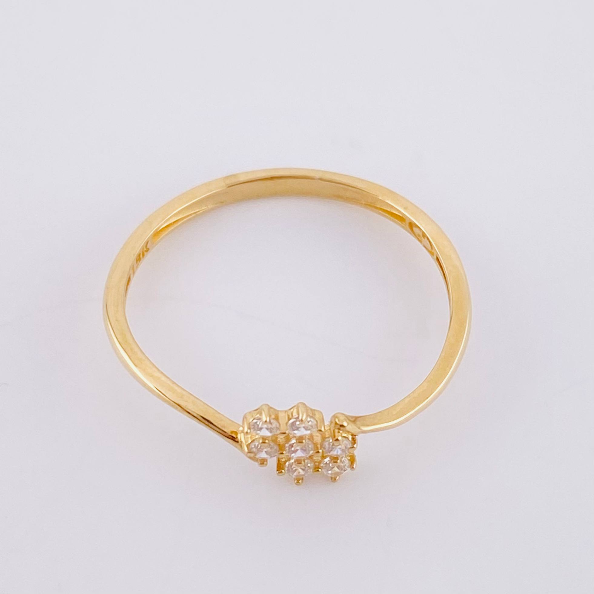 Anillo Curvas 7 Puntos 1.05 g / T6 3/4 Oro Amarillo 18K