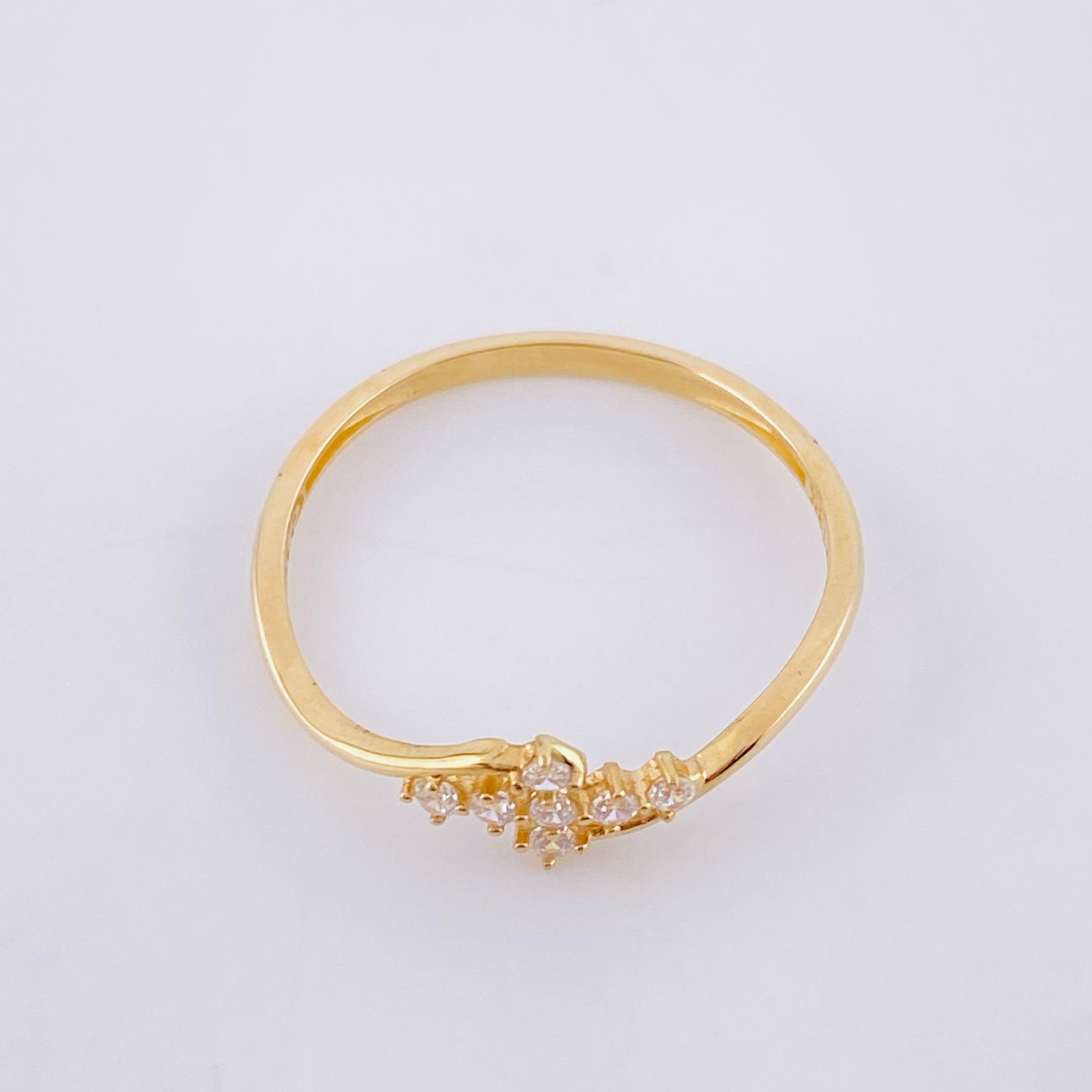 Anillo Lineas Curva Cruz 1.2 g / T7 3/4 Oro Amarillo 18K