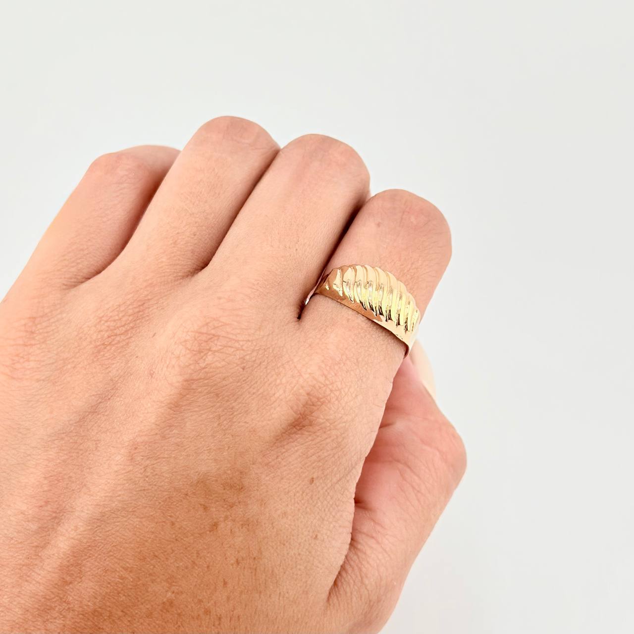 Anillo Multilíneas Paralelas 1.65 g / T6 Oro Amarillo 18K