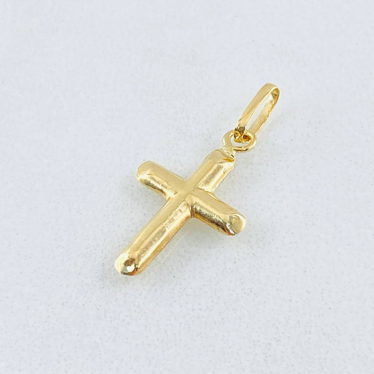 Dije Crúz Puntas Planas 0.3gr / 2cm / Oro Amarillo 18K *