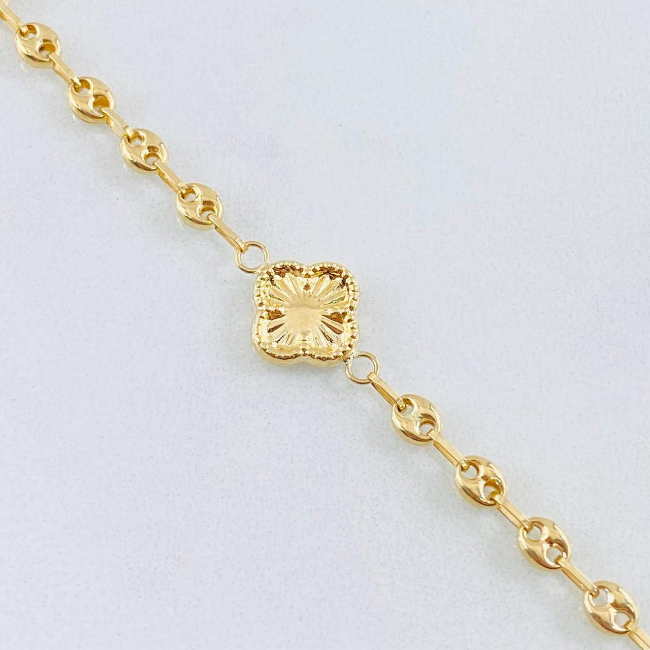 Pulso GC Trebol Dorado 2.65gr / 18.5cm / Oro Amarillo 18K ©