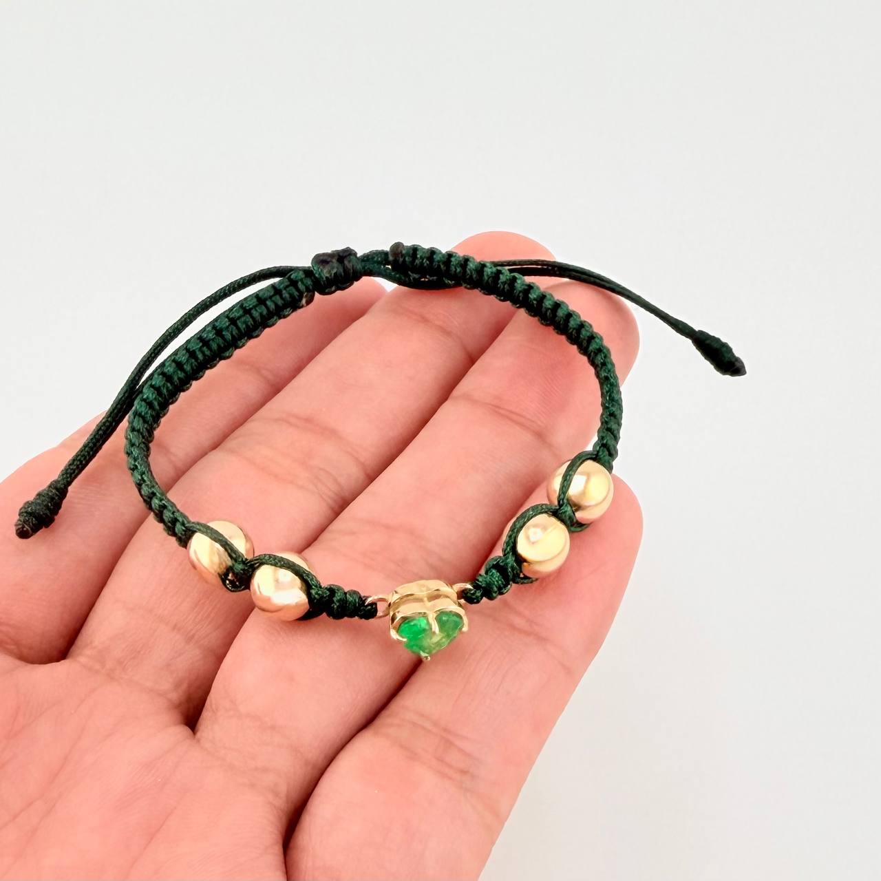 Pulsera Tejida Verde Bolas Lisas Corazón Esmeralda 60pts Oro Amarillo 18K