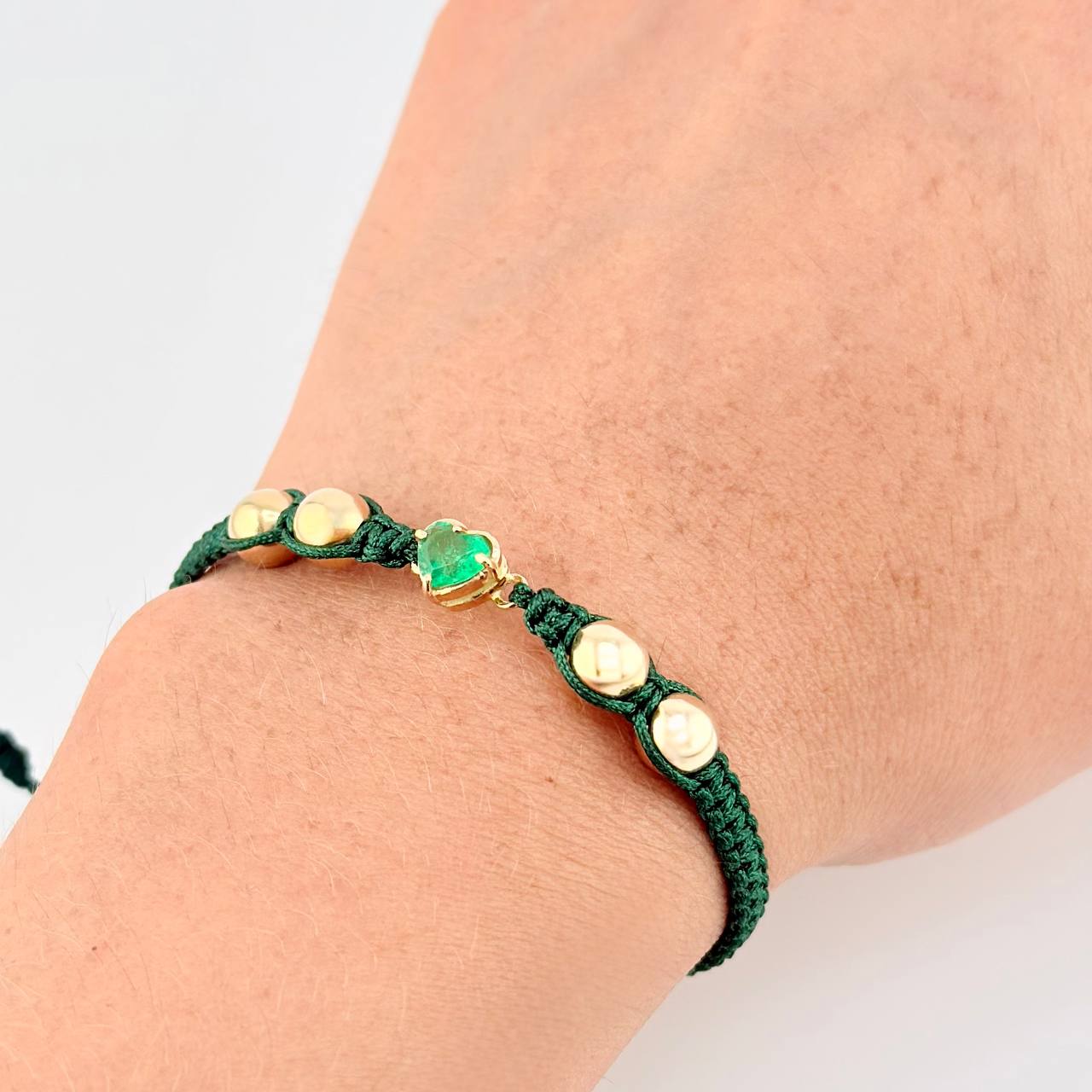 Pulsera Tejida Verde Bolas Lisas Corazón Esmeralda 60pts Oro Amarillo 18K