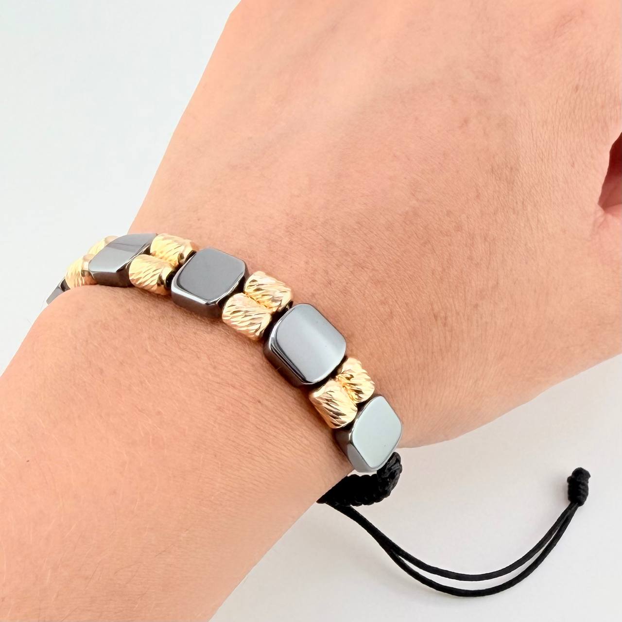 Pulsera Tejida Negra Cilindros Diamantados Piedra Hematita Oro Amarillo 18K