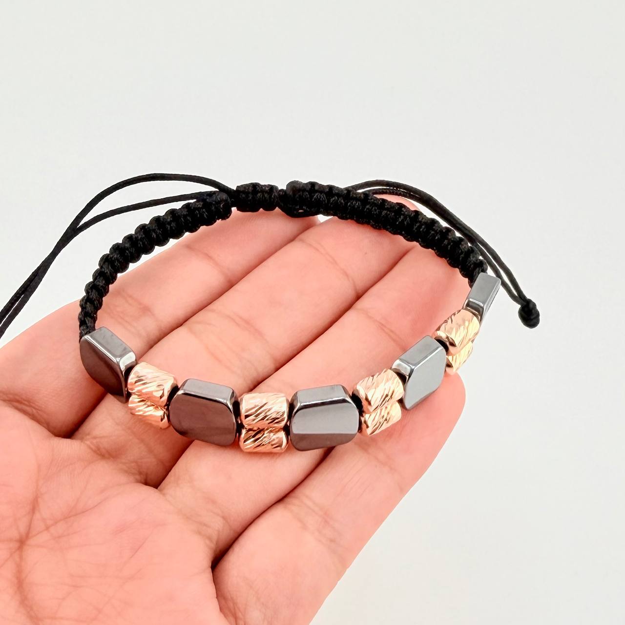 Pulsera Tejida Negra Cilindros Diamantados Piedra Hematita Oro Rosa 18K