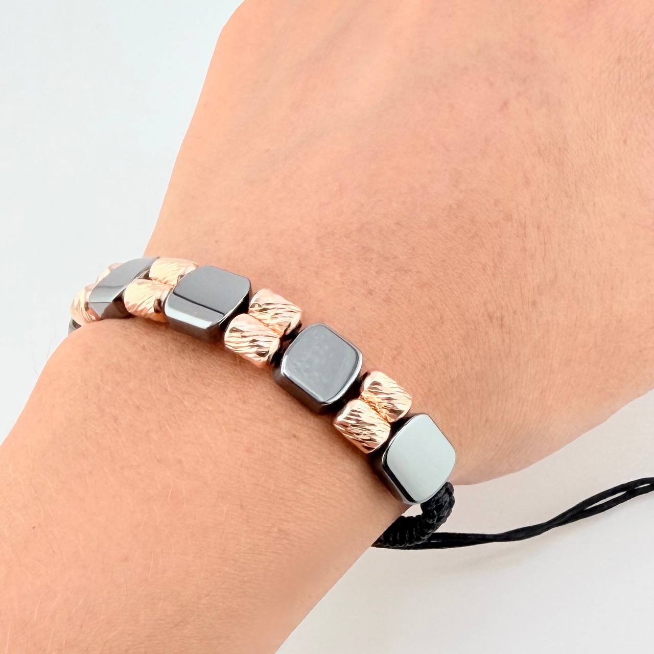 Pulsera Tejida Negra Cilindros Diamantados Piedra Hematita Oro Rosa 18K