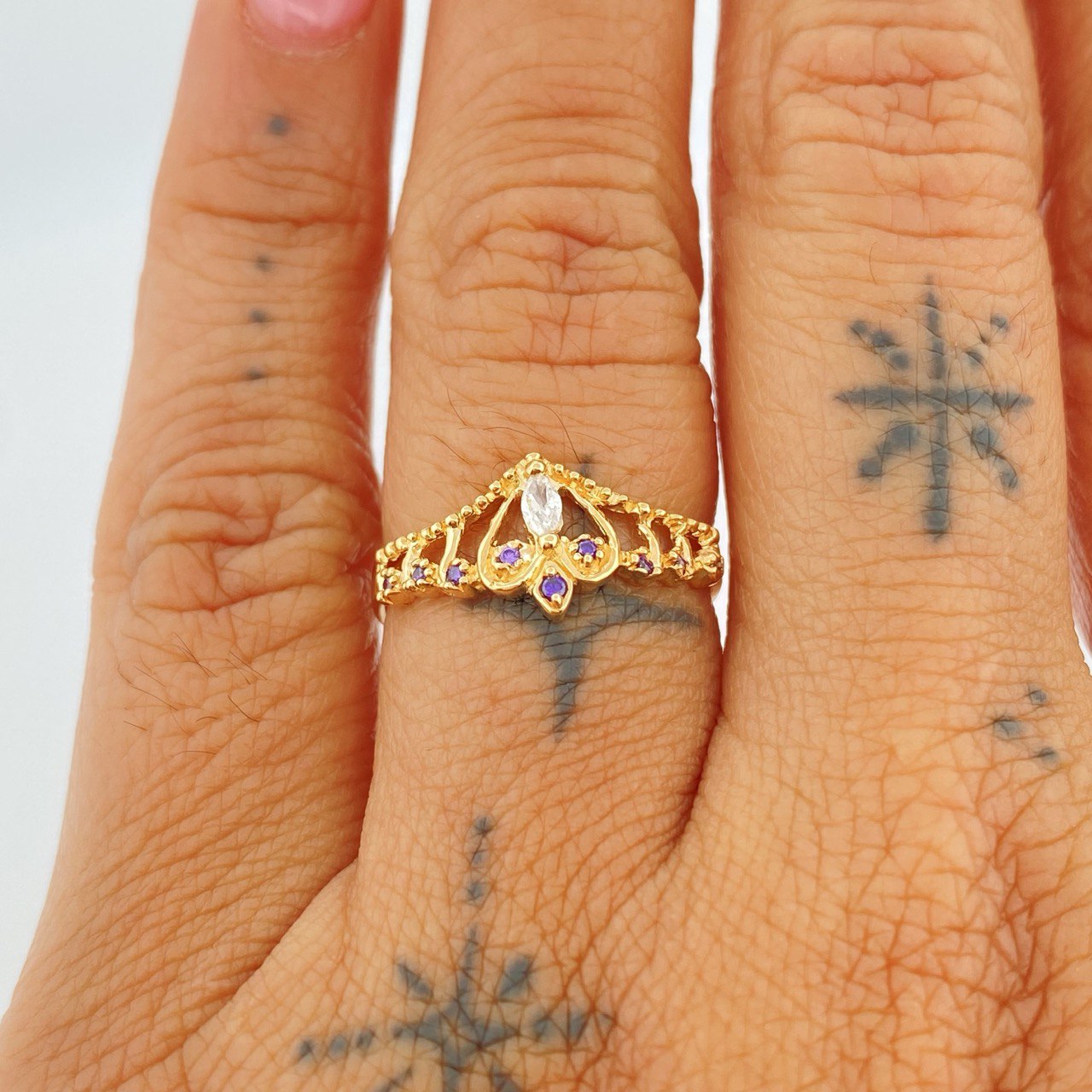 Anillo Tiara Corazon 1.75gr / T7 / Oro Amarillo 18K $