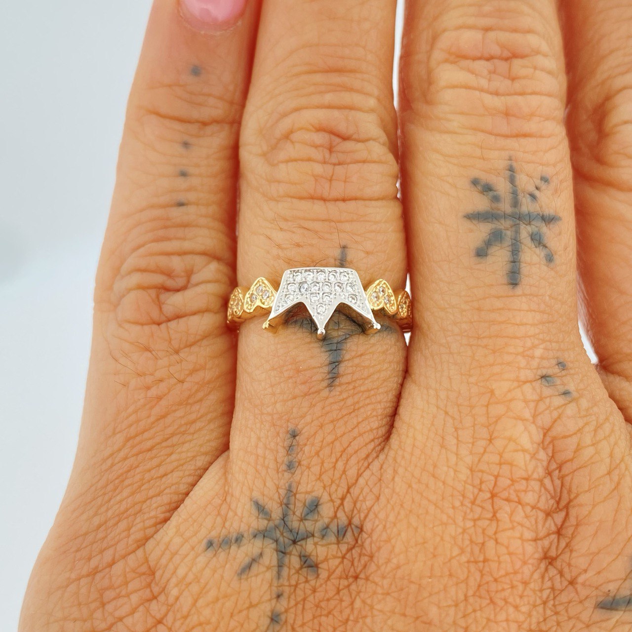 Anillo Corazones Corona 2.8gr / T7 / Dos Oros Amarillo Blanco 18K $