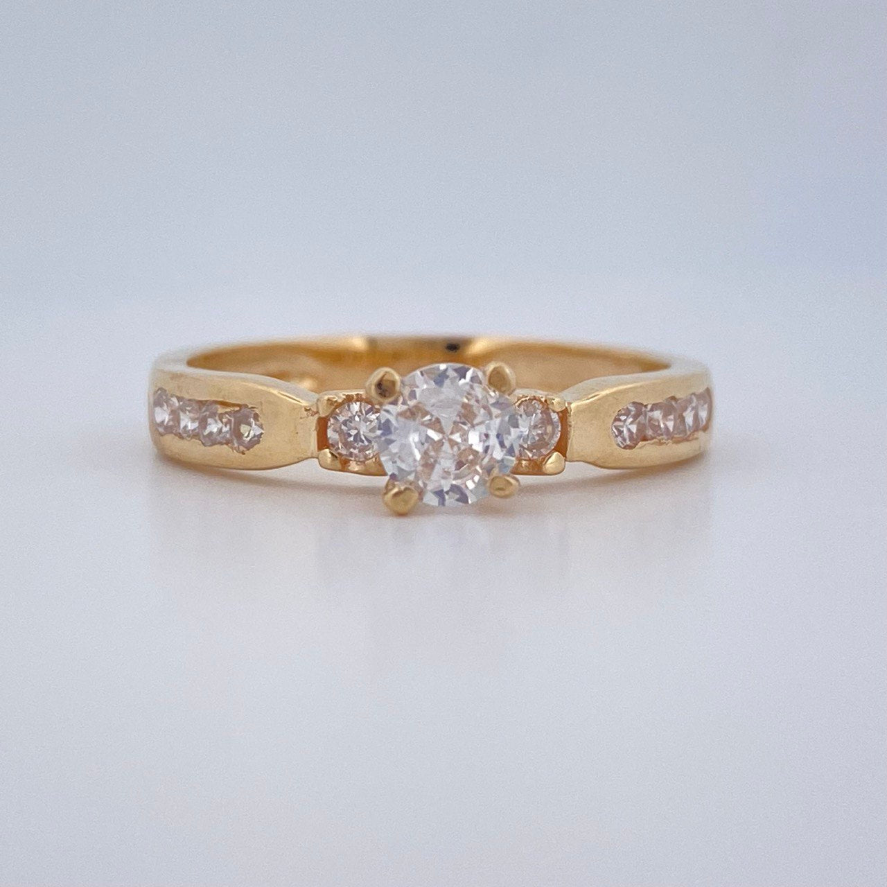 Anillo Solitario Trio 3.05gr / T7 1/4 / Oro Amarillo 18K $
