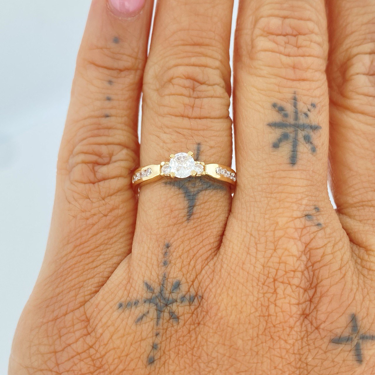 Anillo Solitario Trio 3.05gr / T7 1/4 / Oro Amarillo 18K $