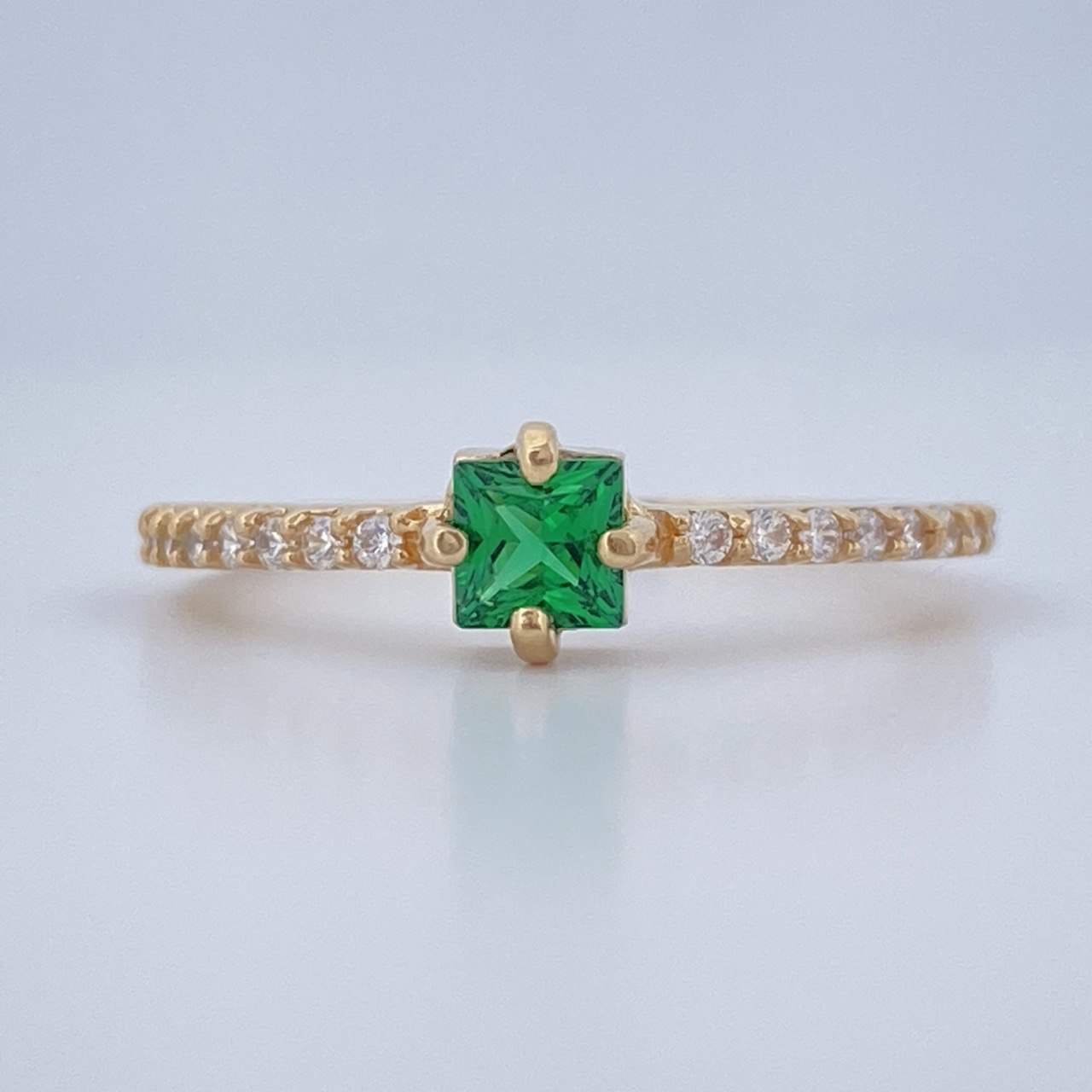 Anillo Solitario Cuadrado 1.85gr / T7 1/4 / Oro Amarillo 18K $
