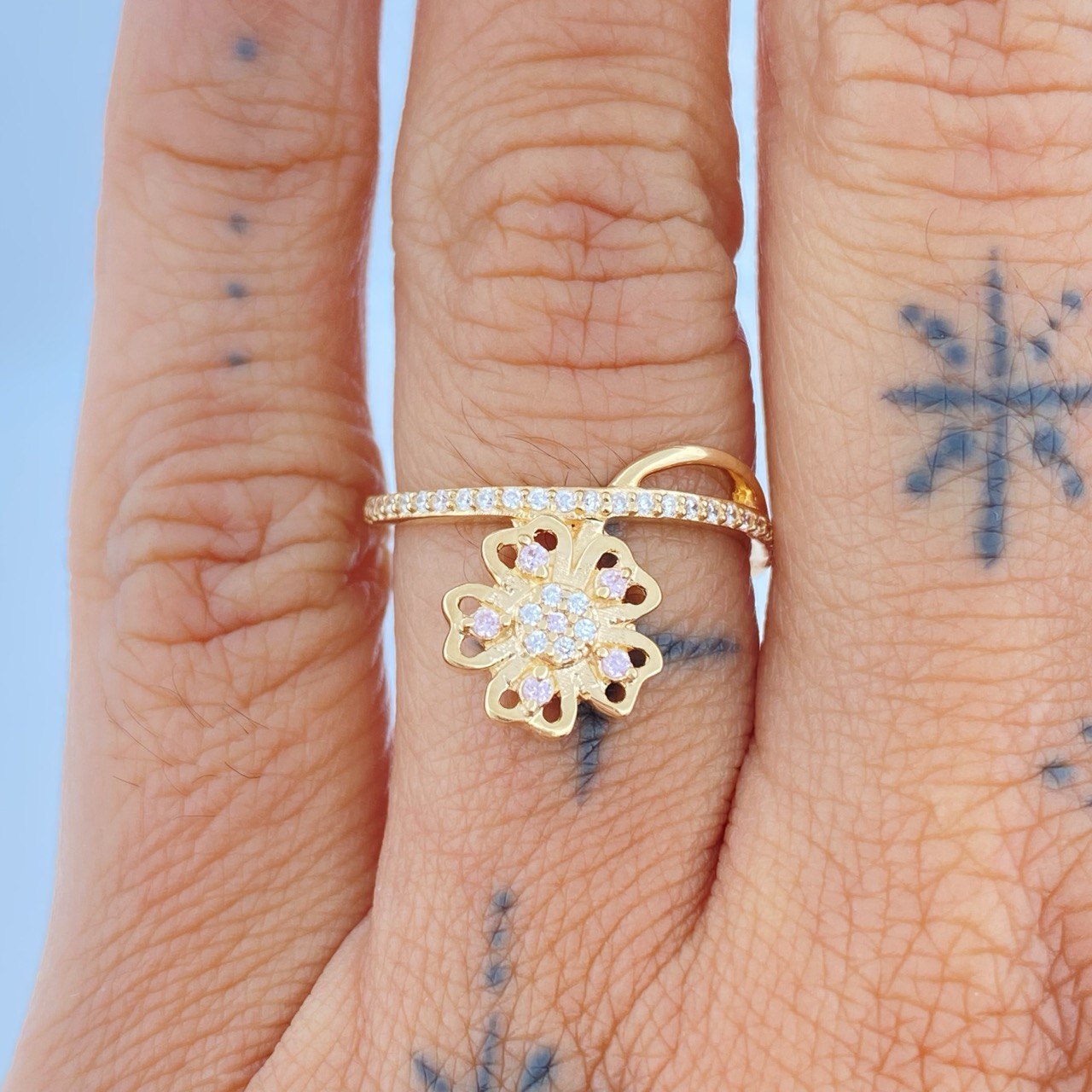 Anillo Petalo de Oro 2.95gr / T7 1/2 / Oro Amarillo 18K $