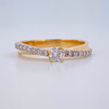 Anillo Solitario Cruzado 2.25gr / T6 / Dos Oros Amarillo Blanco 18K $