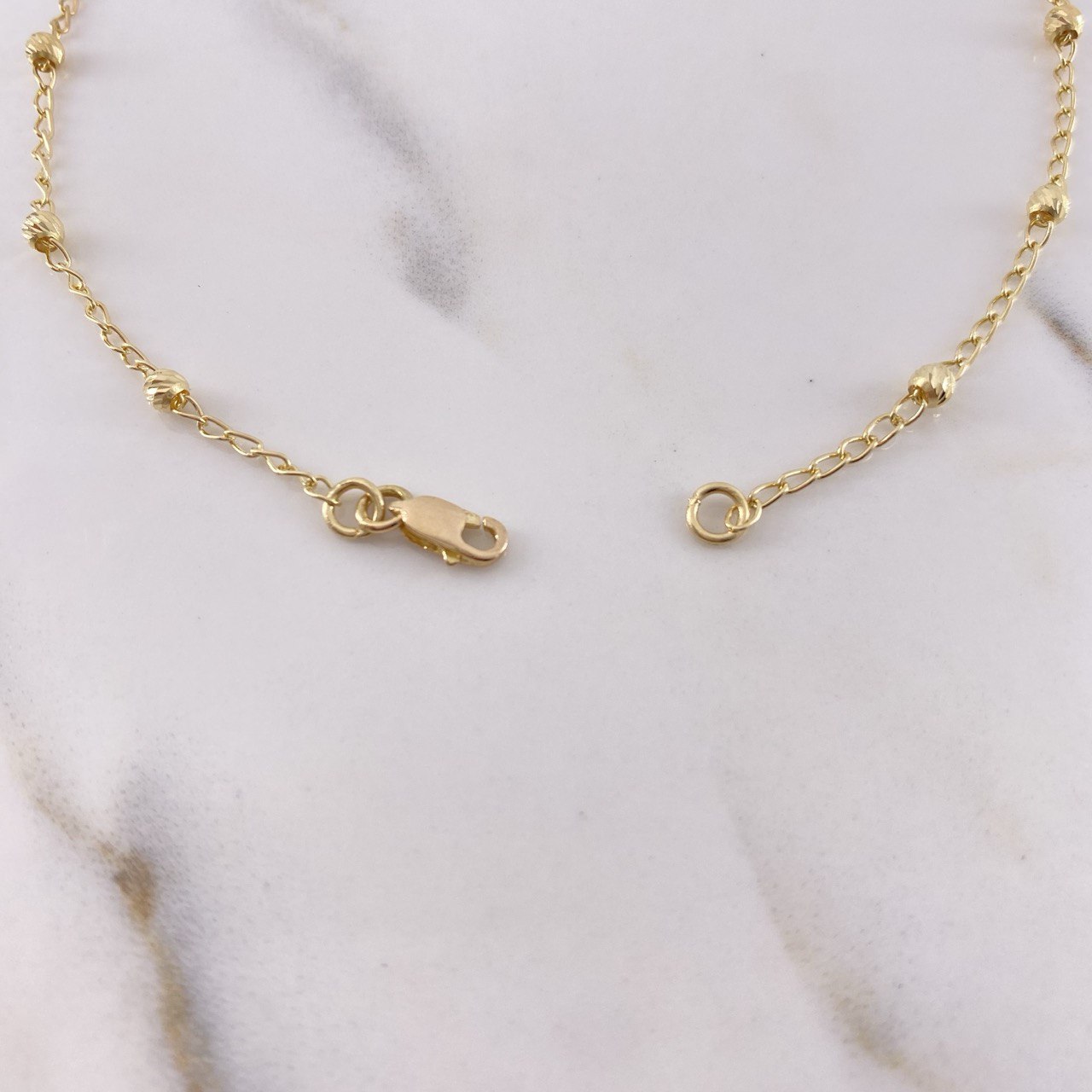 Tobillera Tipo Militar 2.2gr / 25cm / 2.8mm Bolas Diamantadas Oro Amarillo 18K $