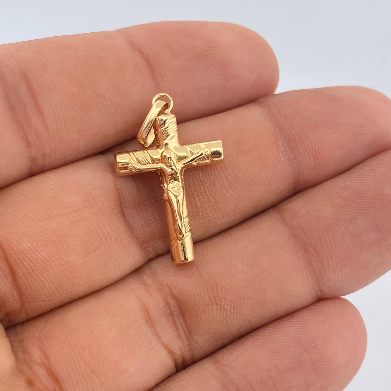 Dije Cruz Cristo 1.2gr / 3.2cm / Oro Amarillo 18K &