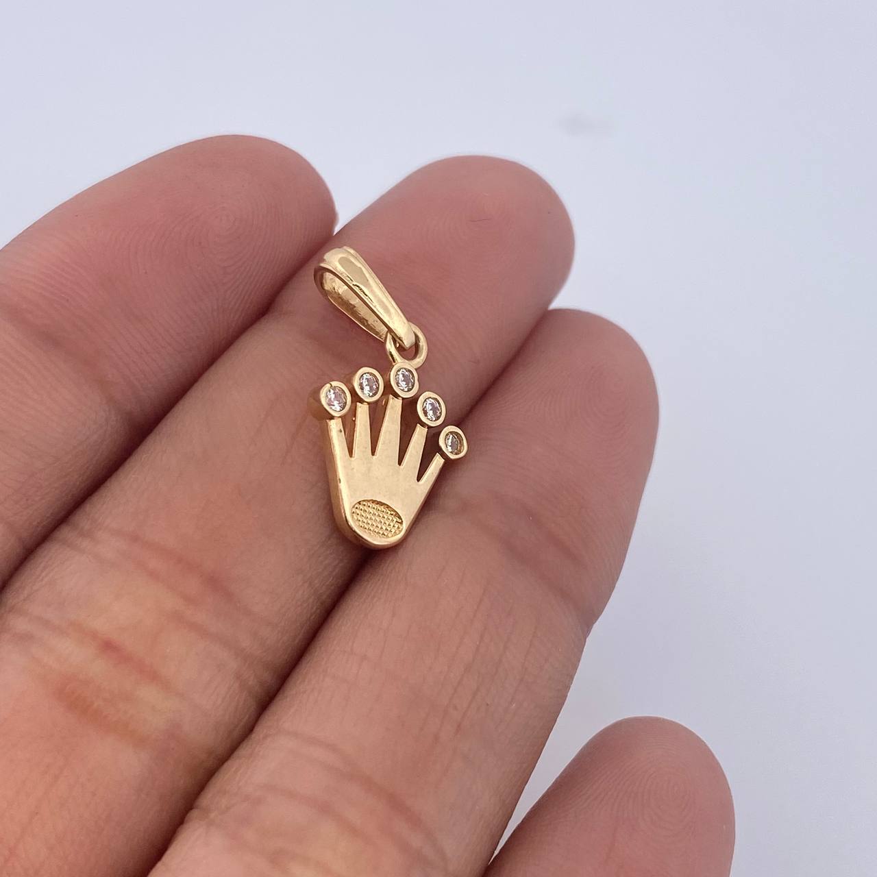 Dije Corona RX 1.2gr / 2.1cm / Circones Blancos Oro Amarillo 18K &