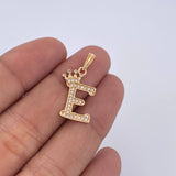 Dije Letra E Corona 1.25gr / 2.4cm / Circones Blancos Oro Amarillo 18K &