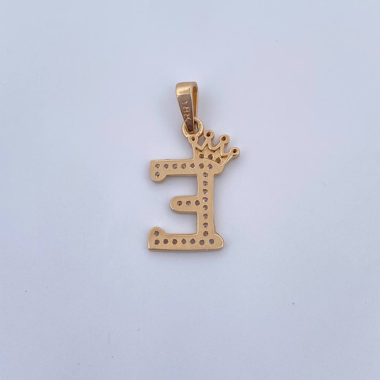 Dije Letra E Corona 1.25gr / 2.4cm / Circones Blancos Oro Amarillo 18K &