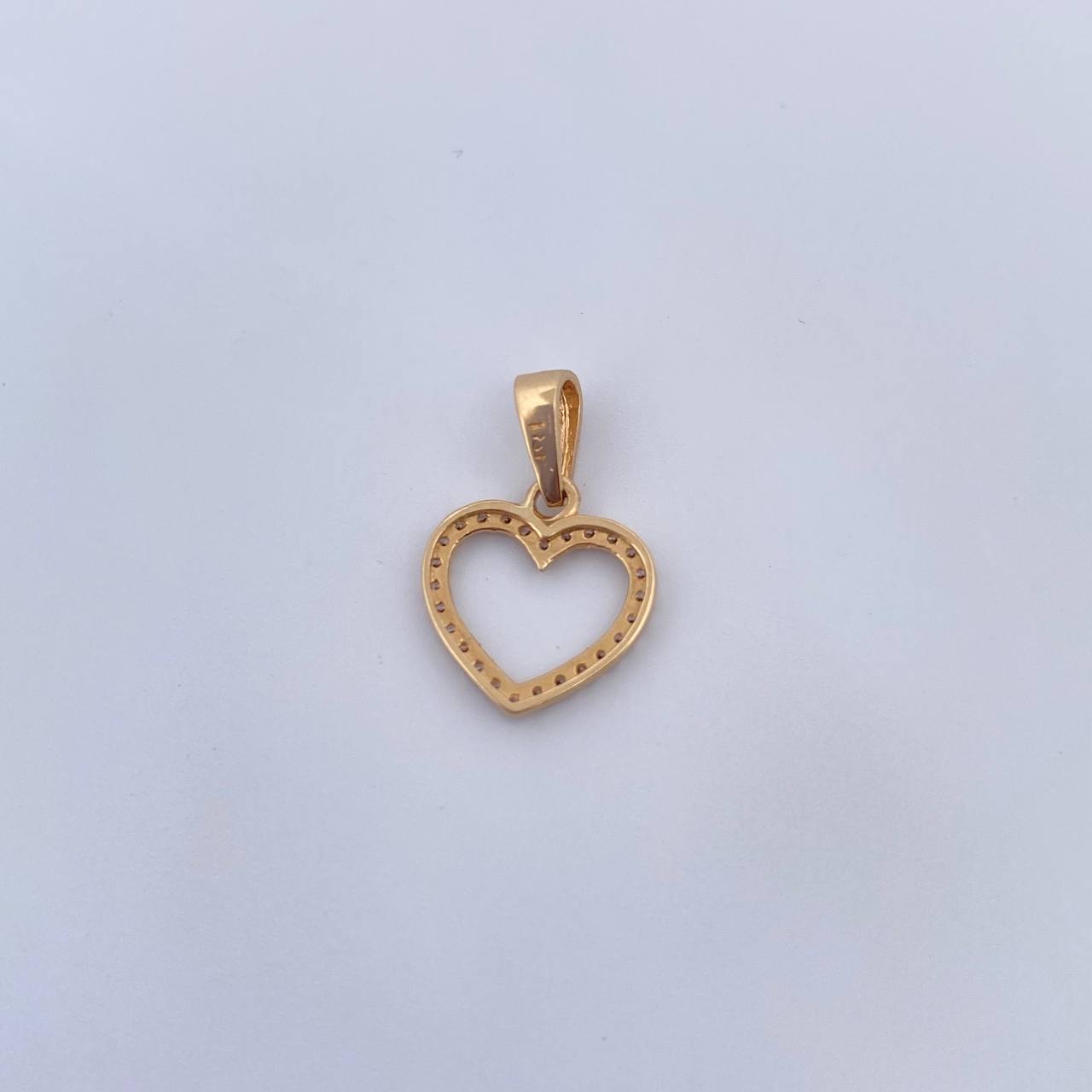 Dije Silueta Corazon 0.85gr / 1.8cm / Circones Blancos Oro Amarillo 18K &