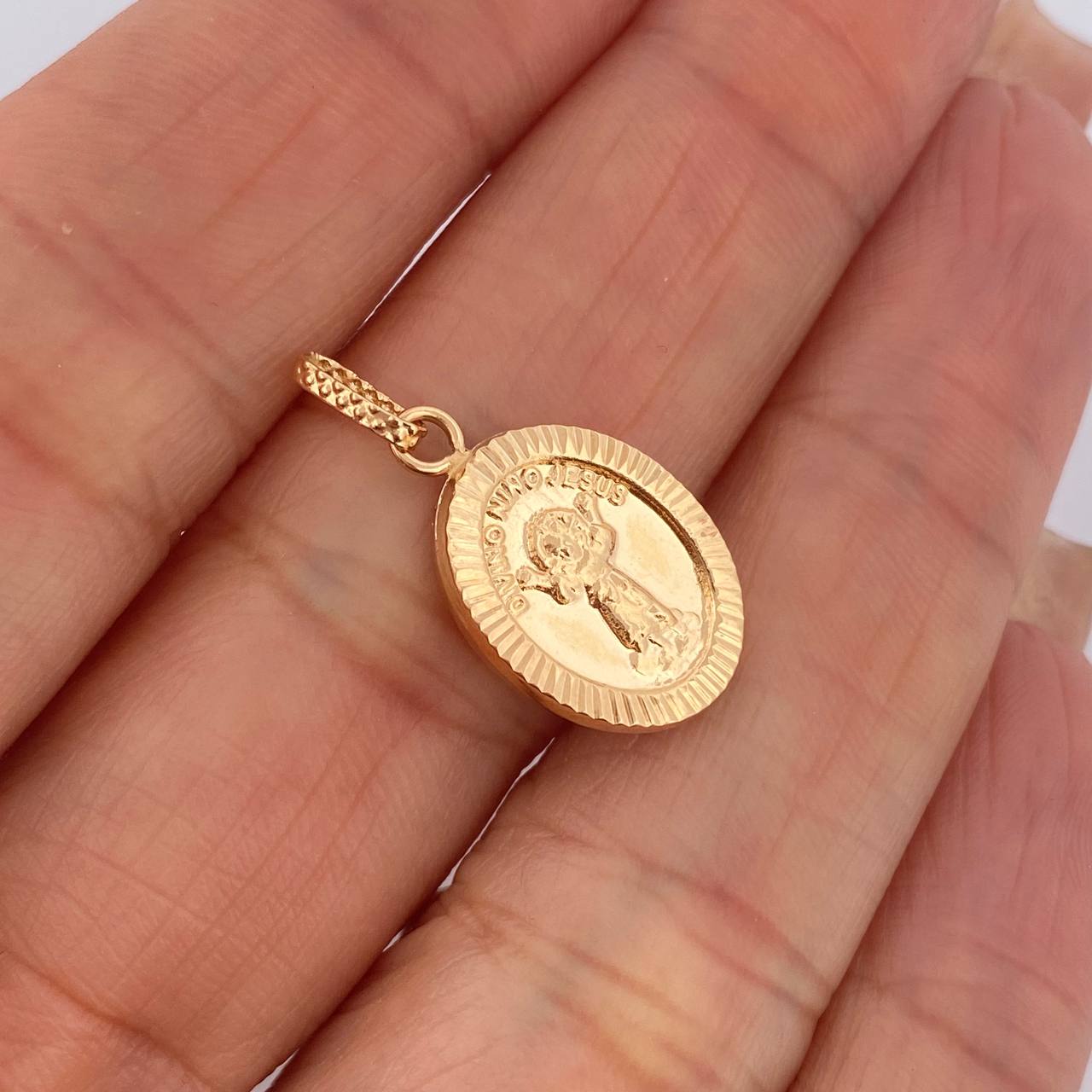 Dije Divinio Niño 1.15gr / 2.4cm / Oro 18K $