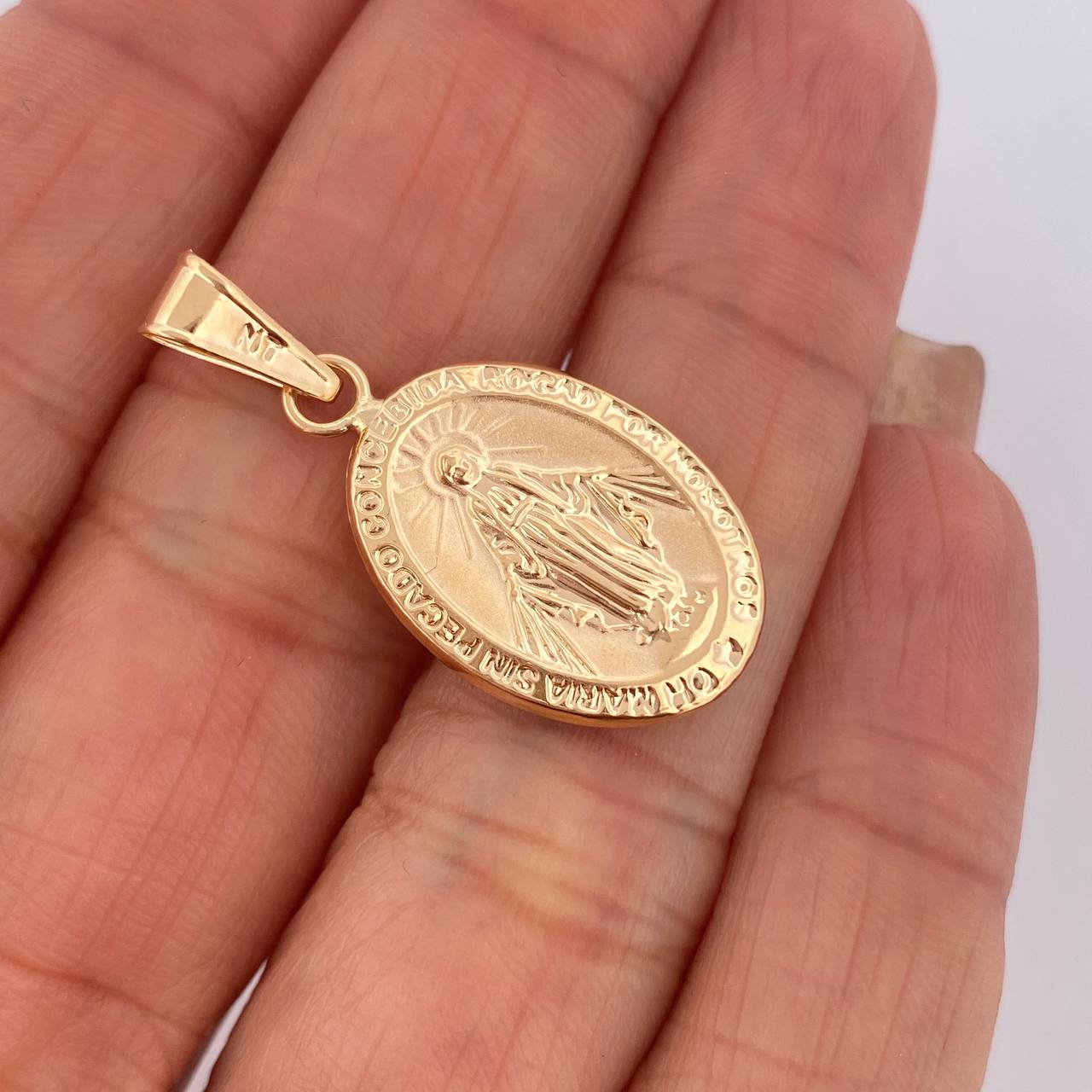 Dije Virgen Milagrosa 1.55gr / 3cm / Oro 18K $