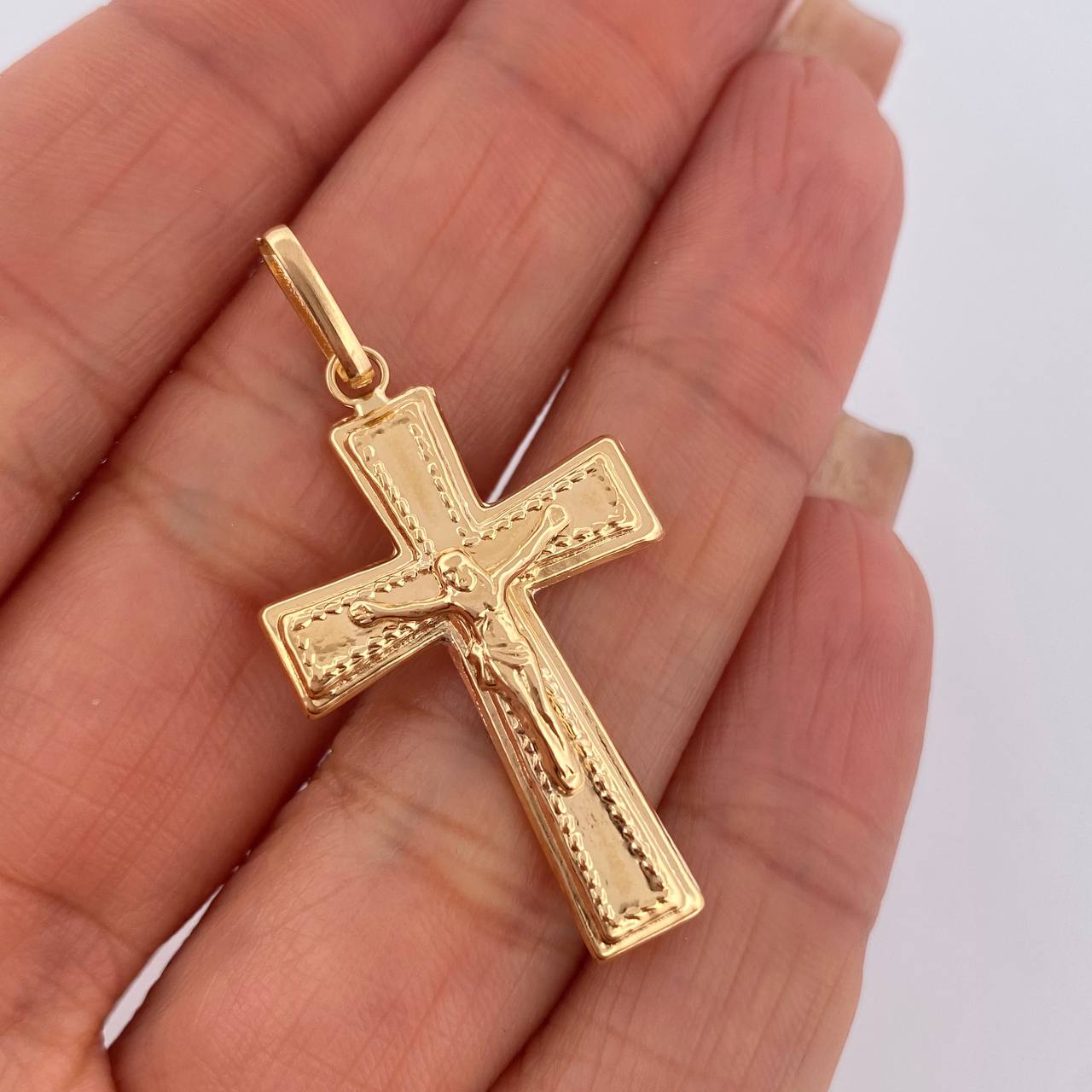 Dije Cruz Cristo 1.85gr / 4cm / Oro 18K $