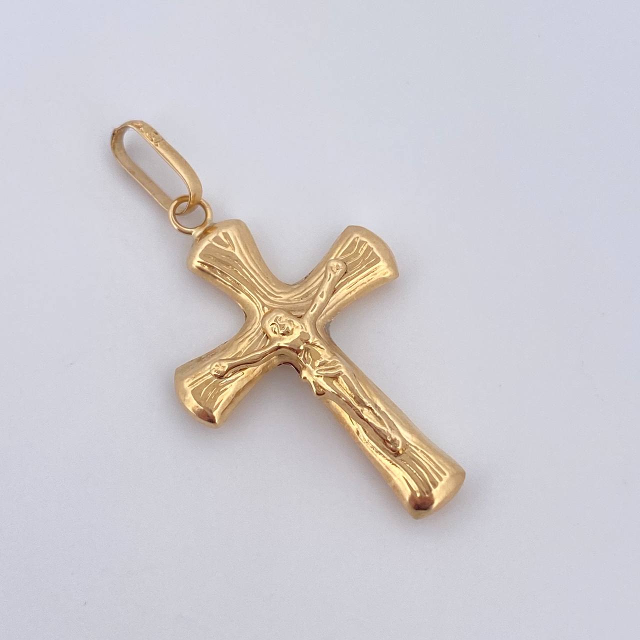 Dije Cruz Cristo 1.55gr / 3.5cm / Oro 18K $