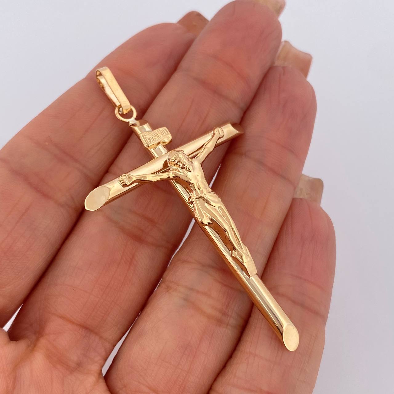 Cruz Cristo 3.1gr / 6.2cm / Oro 18K $