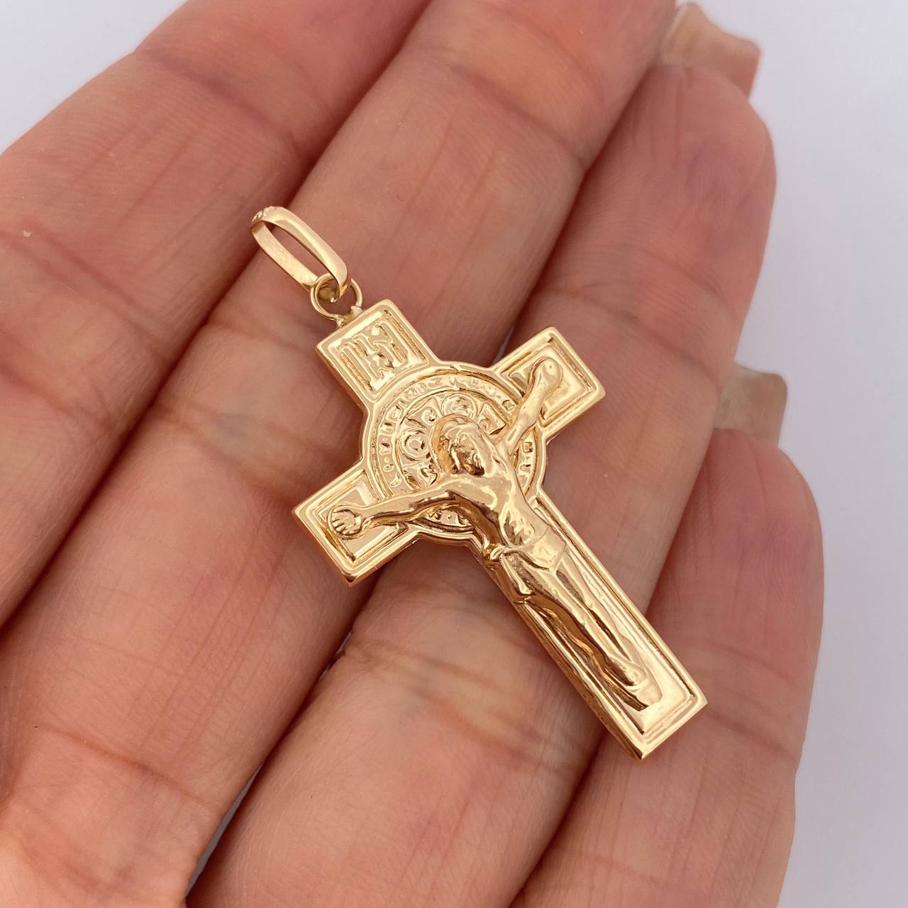 Dije Cruz Cristo San Benito 2.75gr / 4.2cm / Oro 18K $