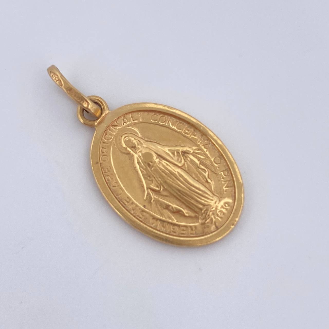 Dije Virgen Milagrosa 2.95gr / 2.6cm / Oro 18K $