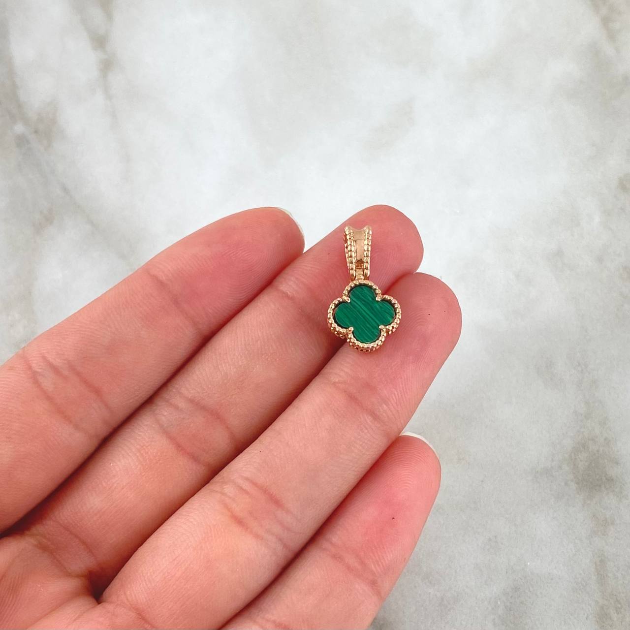 Dije Trebol VCyA 1.4gr / 2cm / Malaquita Verde Punteado Circones Blancos Oro Rosa Nac.Esp. 18K ©