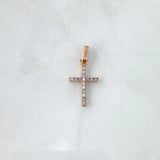 Dije Cruz Basteada 1.1gr / 2cm / Circones Blancos Oro Rosa 18K ©
