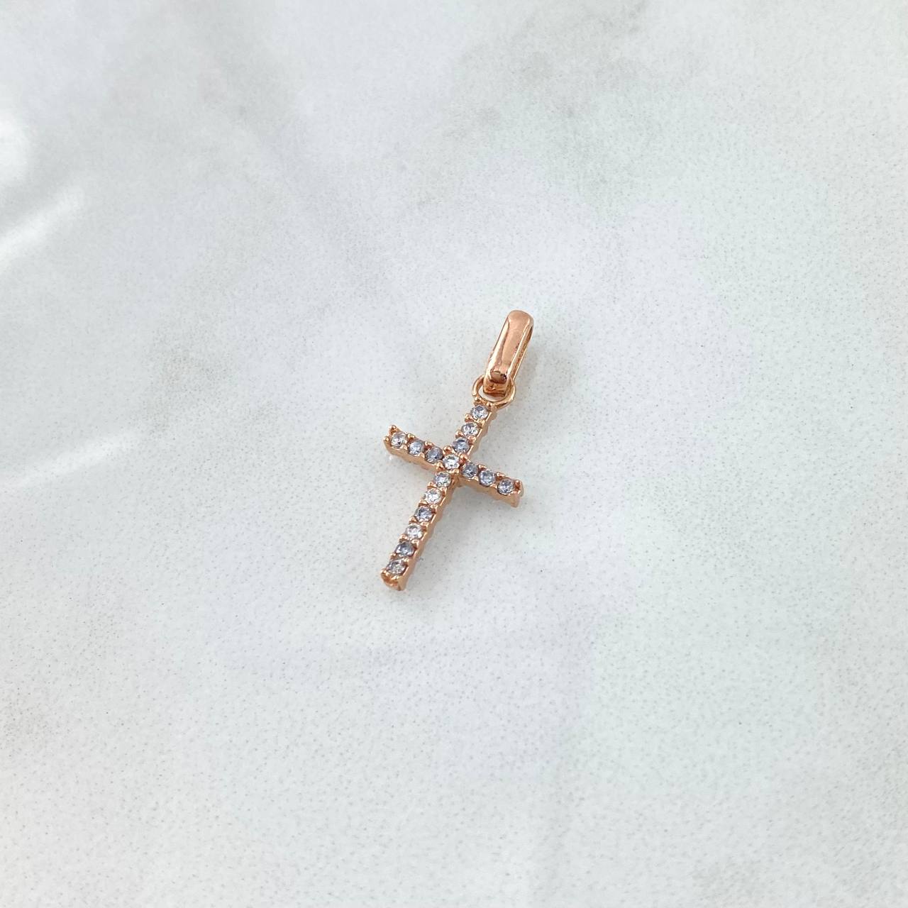 Dije Cruz Basteada 1.1gr / 2cm / Circones Blancos Oro Rosa 18K ©