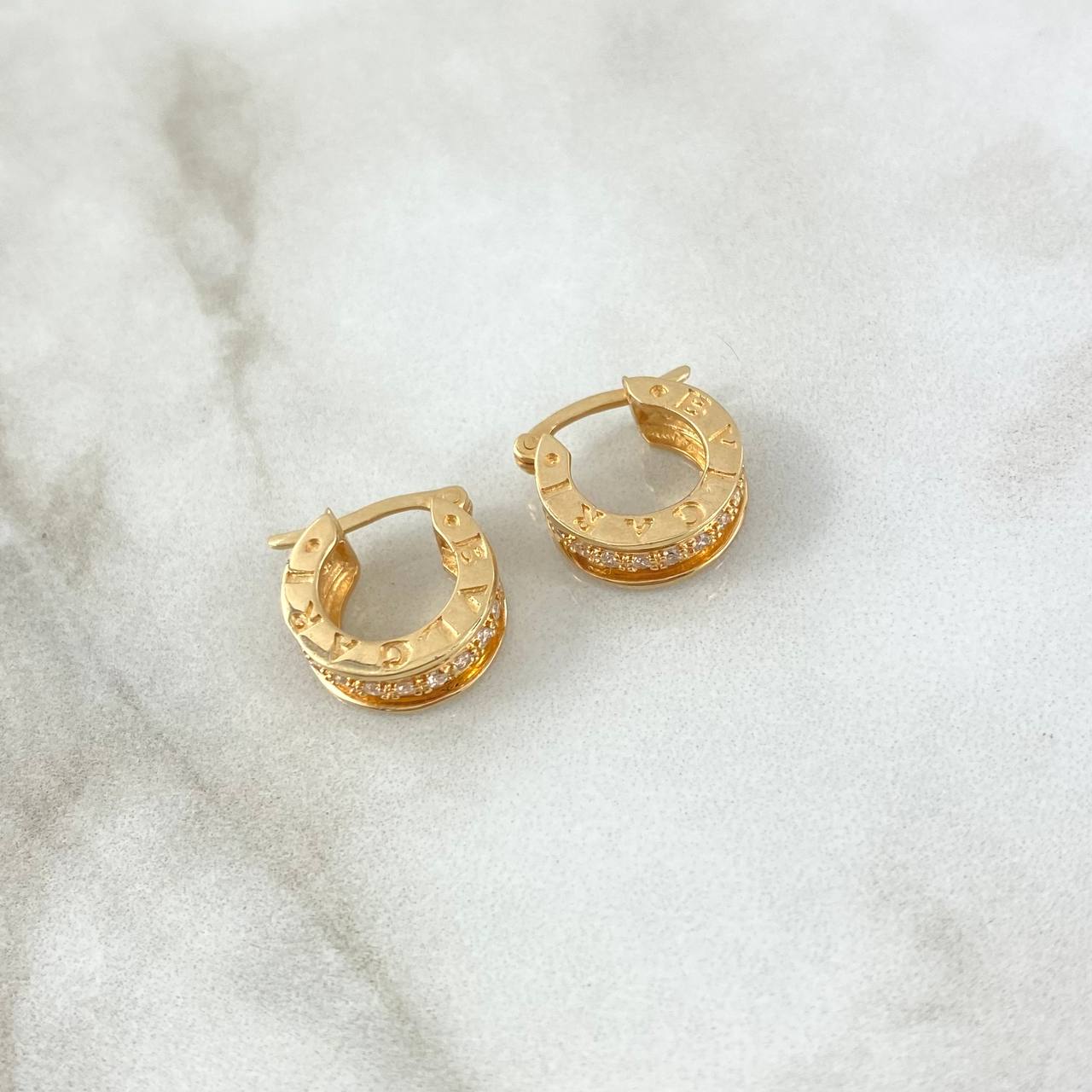 Candongas Rusticas Basteadas 4.6gr / 1.4cm / Doble Carril Circones Blancos Oro Amarillo 18K ©